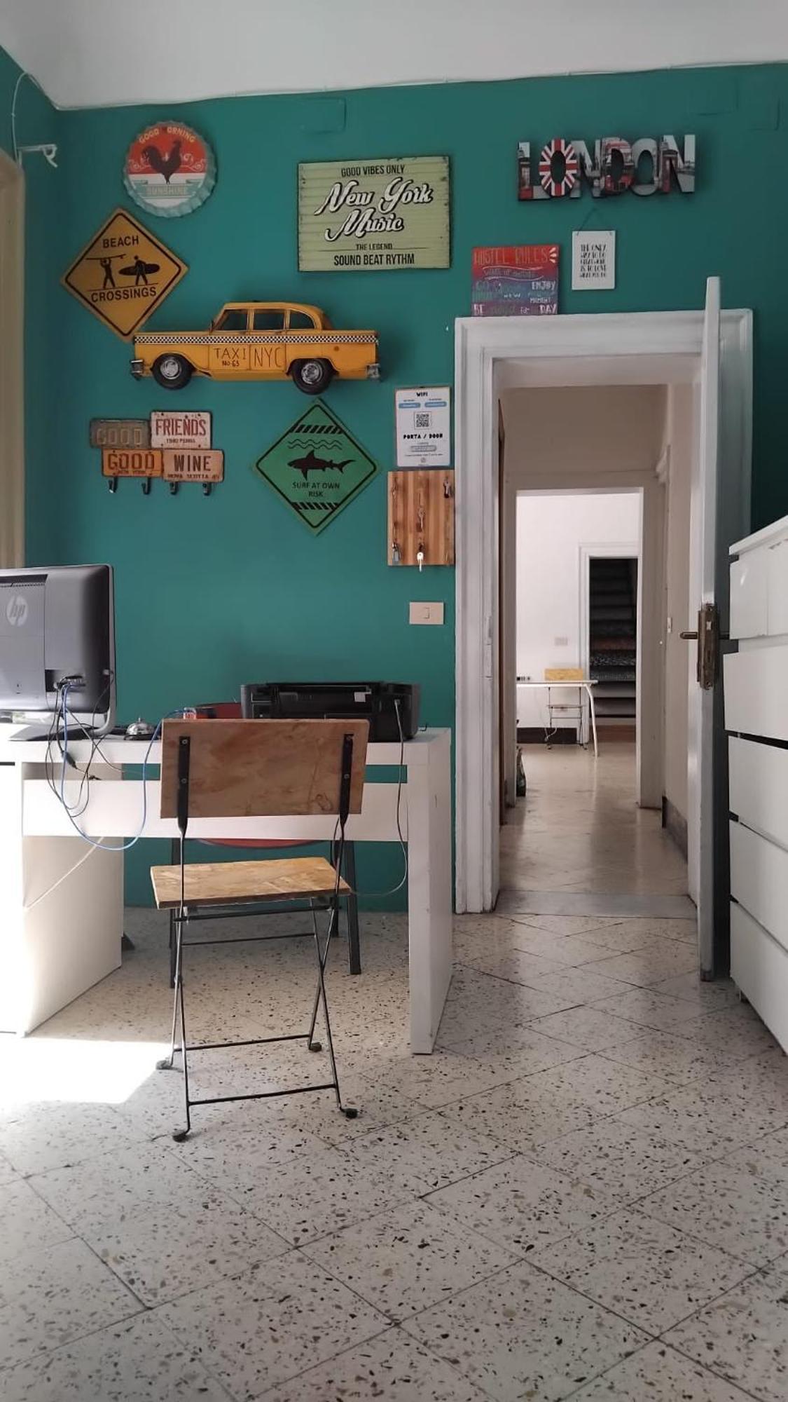 Sunshine Hostel Палермо Экстерьер фото