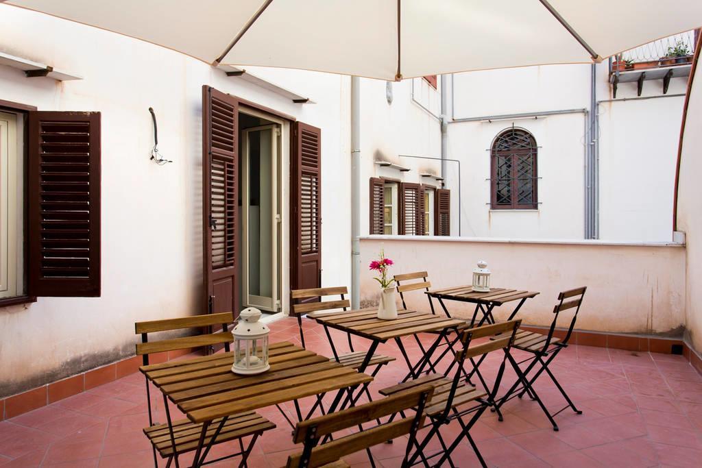 Sunshine Hostel Палермо Экстерьер фото