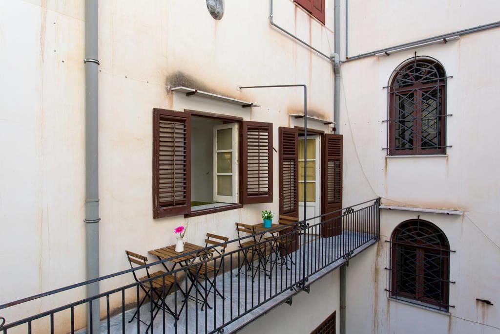 Sunshine Hostel Палермо Экстерьер фото