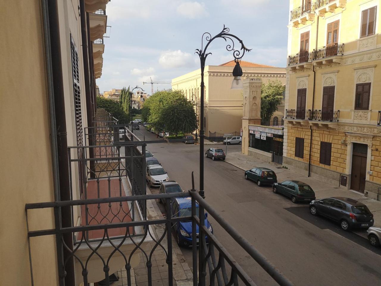 Sunshine Hostel Палермо Экстерьер фото